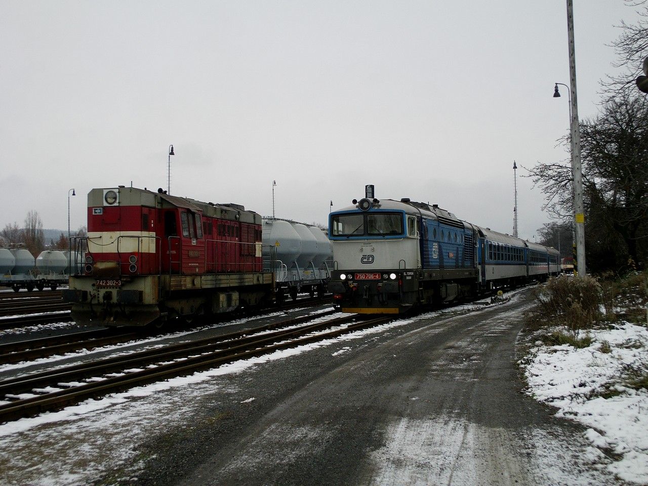 742.302 a 750.706 pi posunu do depa v st. Rakovnk, 4.12.2012