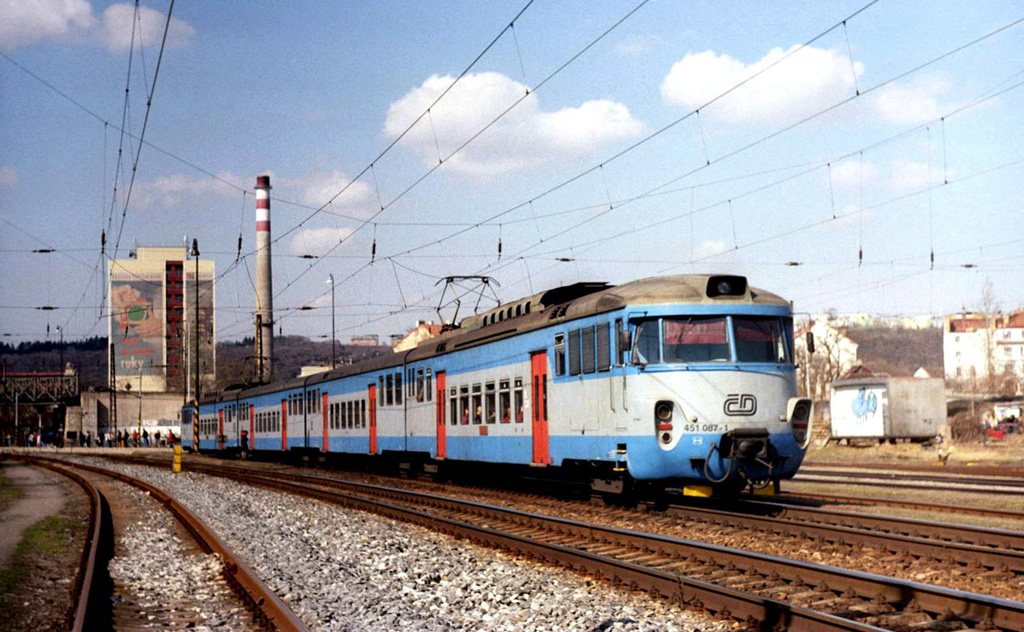 451 087-1 na os. 9611 Praha - Bubny 7.4.2006