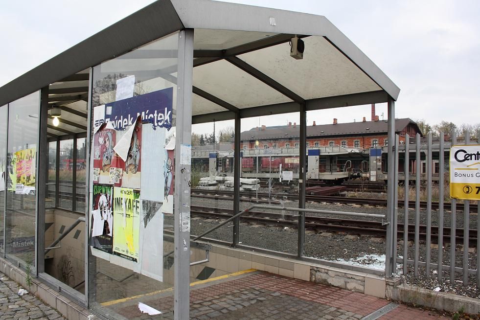 Vchod z podchodu na stran autobusovho ndra