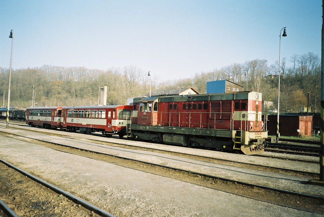 742.192 pi posunu se soupravou v st. M.Boleslav hl.n., 15.4.2006