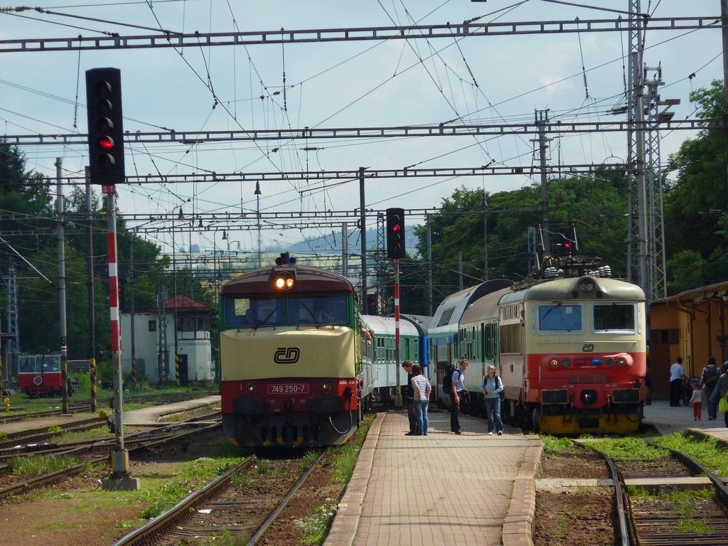 749.250 s R 666 Petr Vok a 242.229 s Os 8362, Jihlava, 5.7.2011