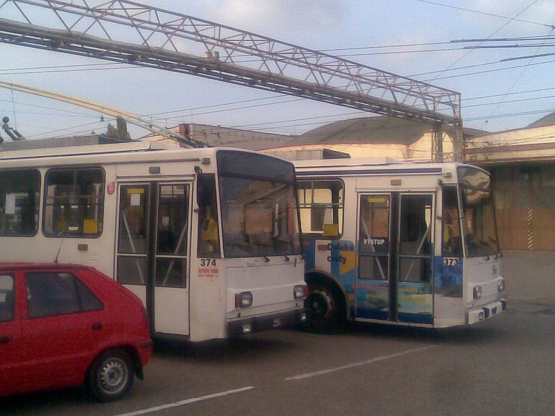 Sourozenci 14Tr17M ev. . 373 a 374 z roku 1996 ve vozovn