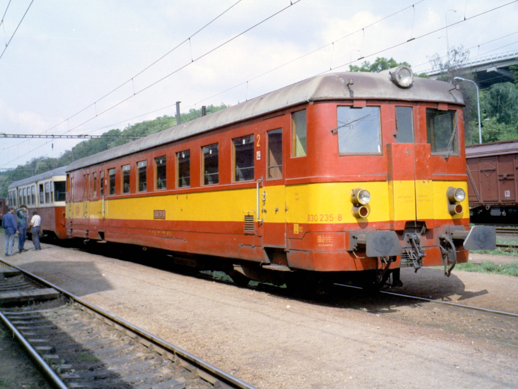 830.235-8 - 28. kvtna 1994 - Praha Vysoany