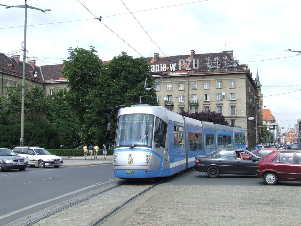 koda 16T na kruhovm objezdu mezi zastvkami Renoma a Arkady