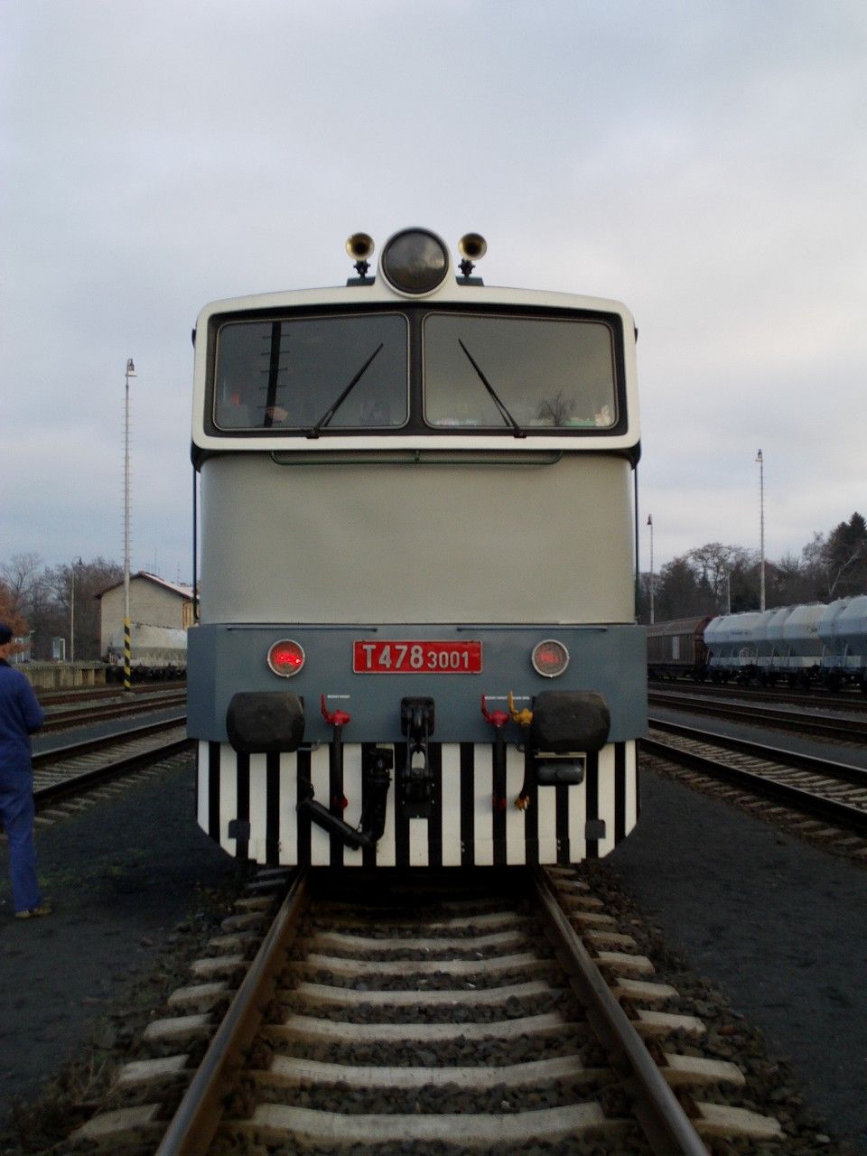 T 478.3001 na postrku v st. Rakovnk, 14.12.2013