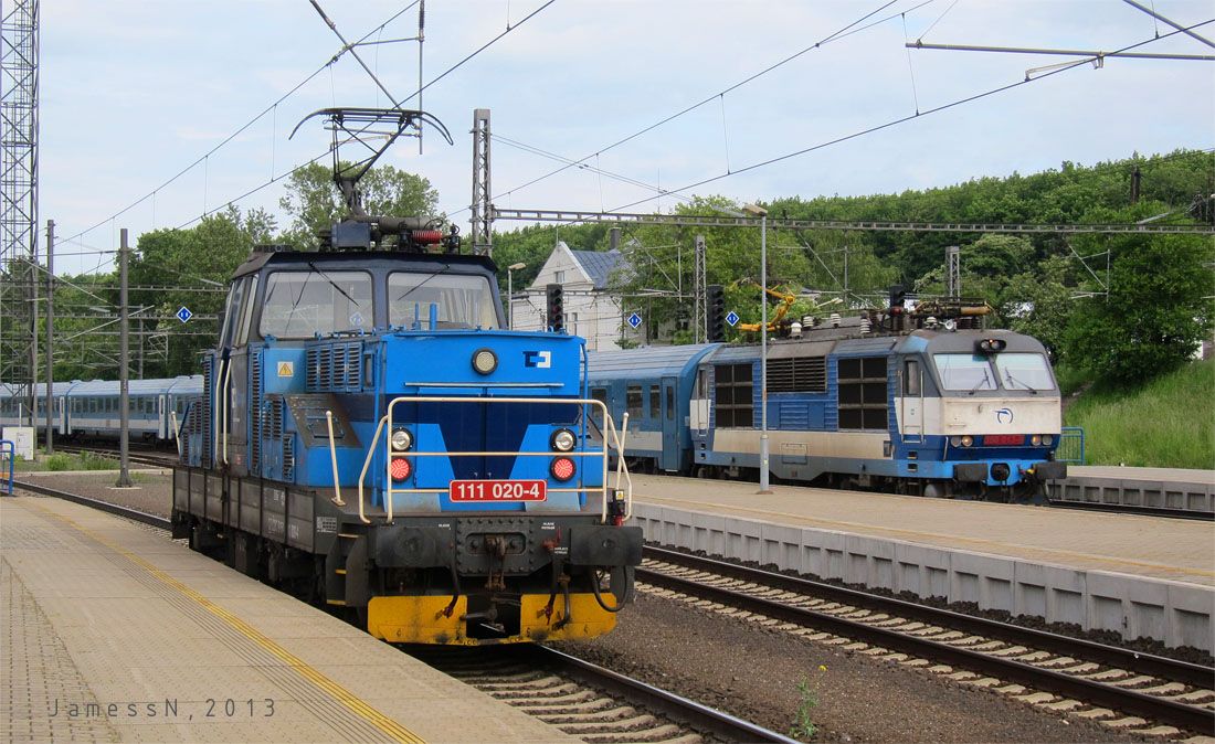 111.020 ek na prjezd 350.013 s EC170 Hungaria, Praha-Libe