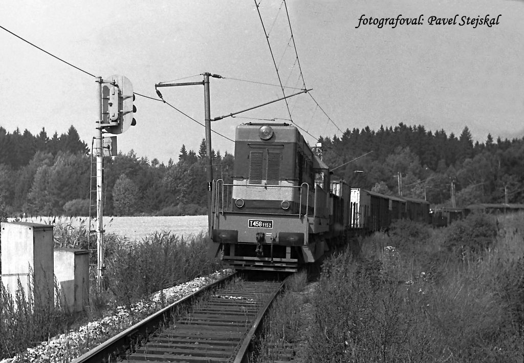 T 458.1152 Mn 85003 dne 13.8.1990