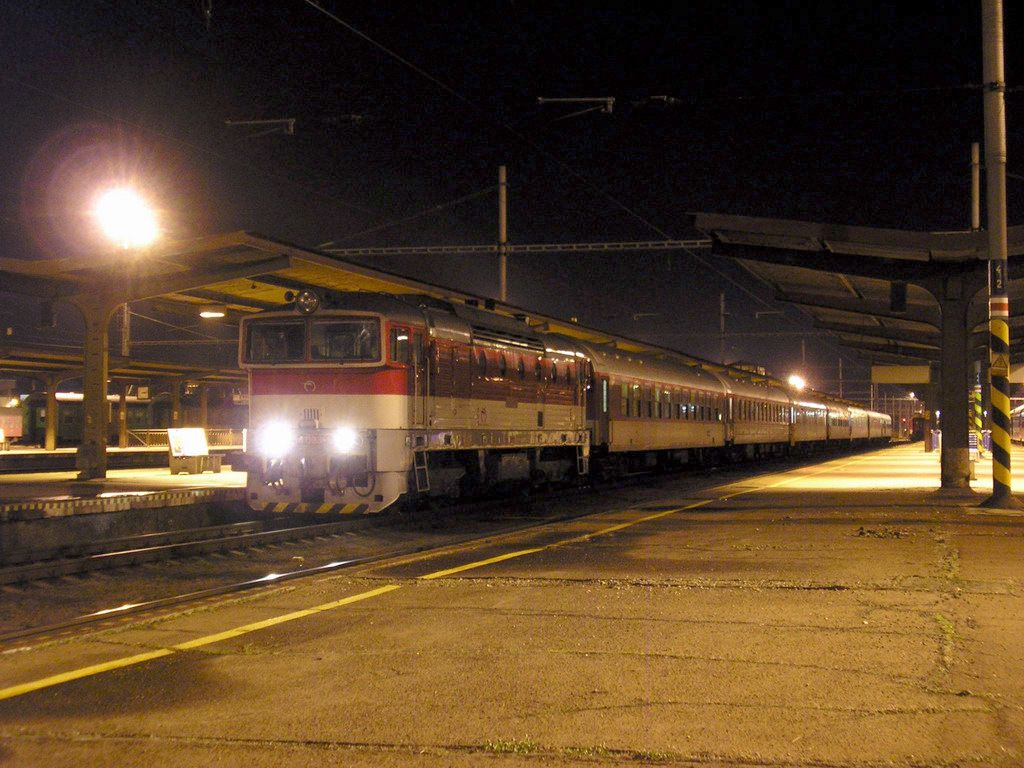 754 033 s R 801 "Poana" pripraven na odchod, Zvolen os. st. 23.12.08