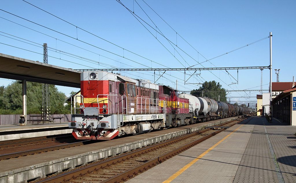 742 516-8 + 731, 25.8.2010, Huln, foto: Josef Rohek