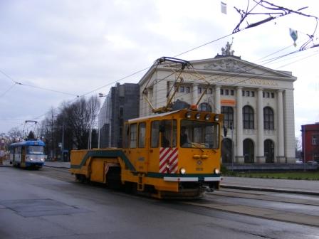 Tramvaj RSP2 (8606) a T3 (752) Vstavit