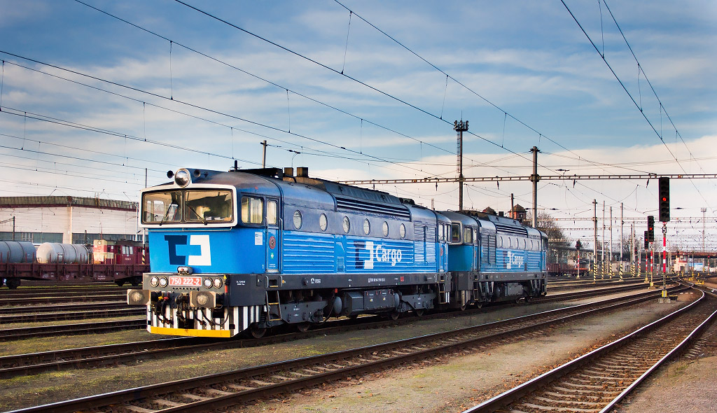 750.222-2 + 750.235-4 najd na soupravu polskch kotl; 19.1.2014; Hradec Krlov hl.n.