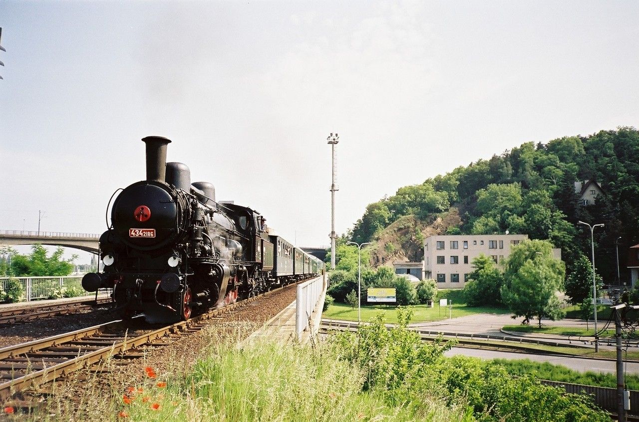 434.2186 odjd ve zvl. vlaku do Modan z st. Praha-Brank, 1.6.2003
