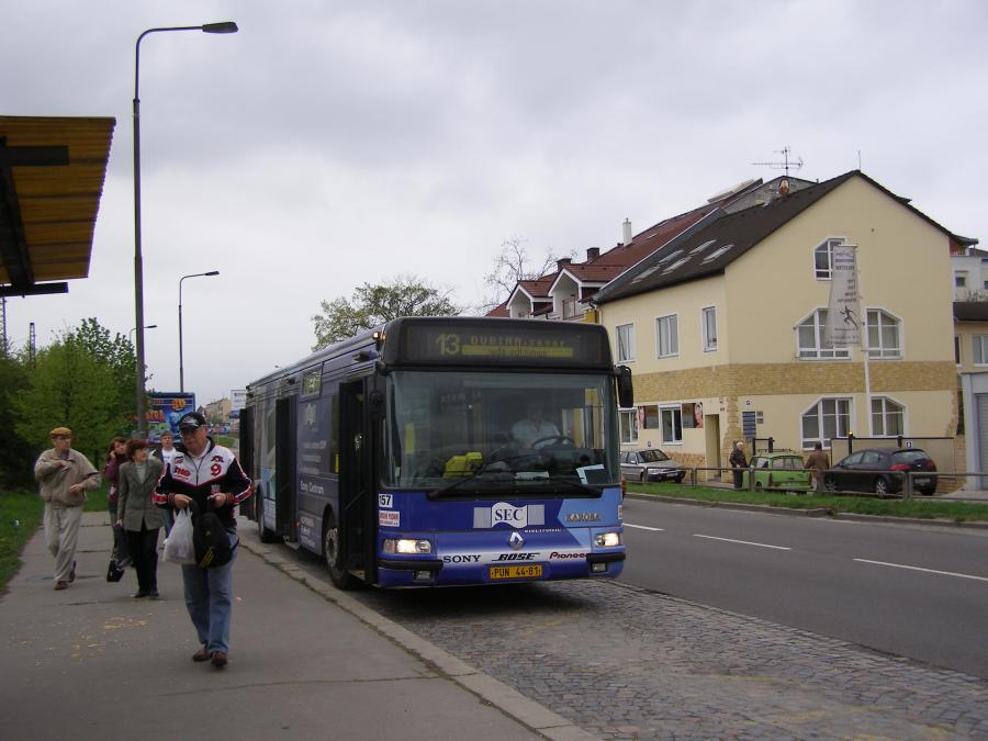 Autobus 157, Hlavova
