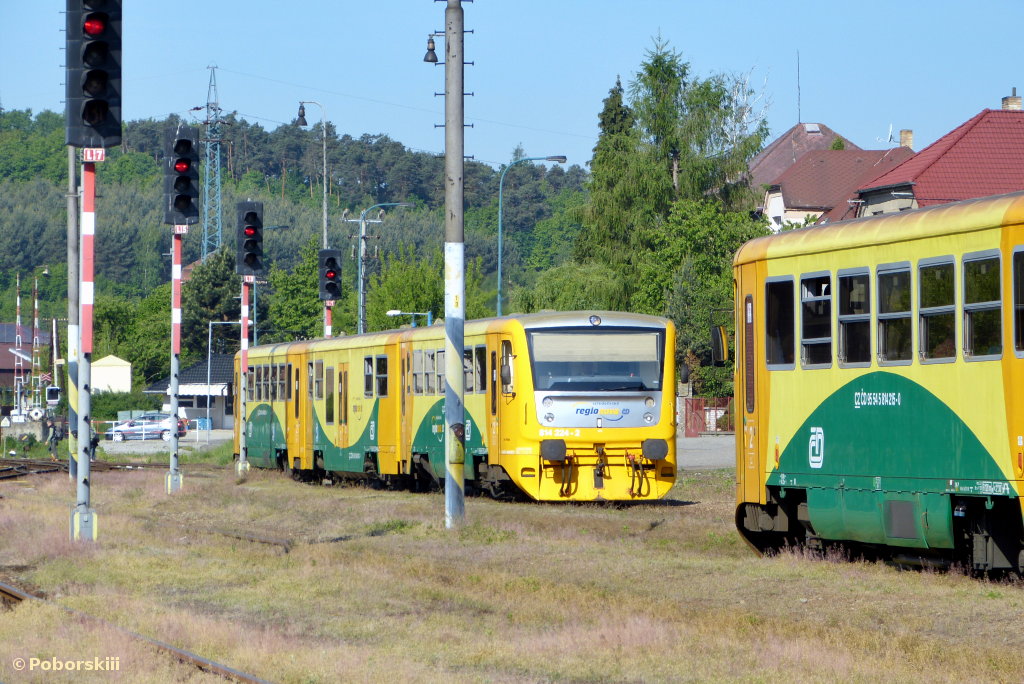 Os 9053/9037: 814.223/4, Os 9032/9056: 814.215/6, Tnec nad Szavou, 19.5.2012