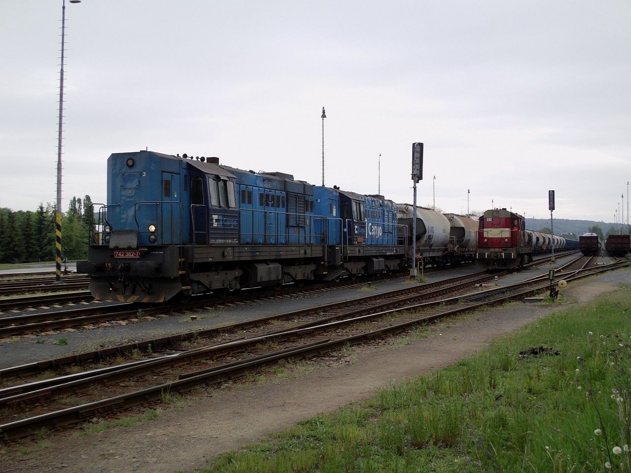 742.362+188 po pjezdu v Pn z Berouna a 742.106 na rakovnick zloze, 17.5.2011