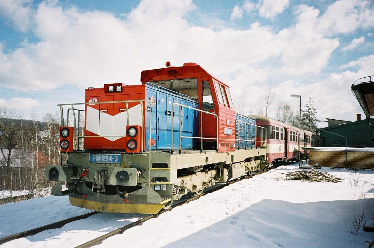 714.224 v ele voz 021 v PJ Rakovnk, 10.3.2005