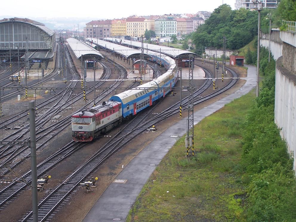 749.181 na pk. sv z ONJ - Praha Hl.Ndra - 12.6.2011.