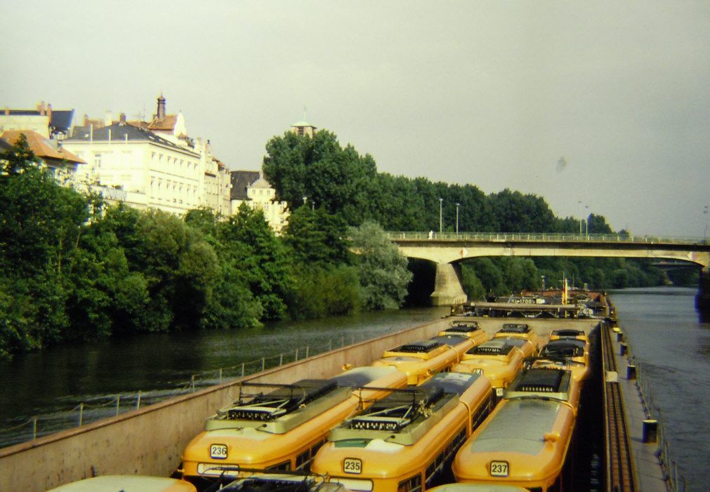 Bamberk 24.6.1995 - i pes Luitpoldbrcke (dve Sophienbrcke) jezdily bambersk tramvaje