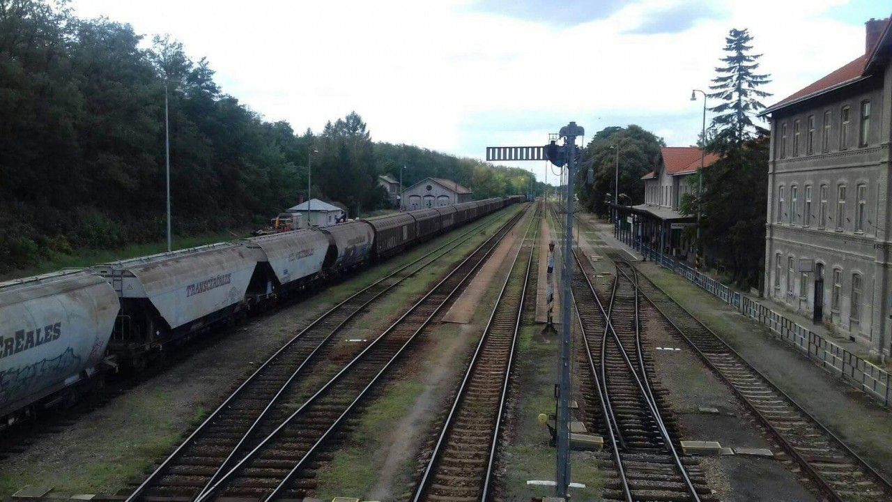 Kiovn v Hruovanech nad Jeviovkou dne 15. 8. 2018 (dva Os + dlouh nkladn vlak)