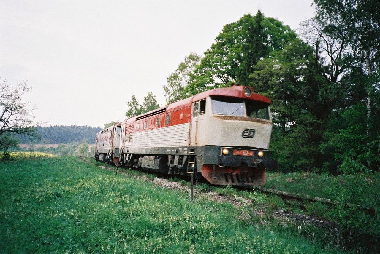 751.167+068 v lokom. vlaku z Milostna do Kladna vjd do luensk st., 10.5.2003