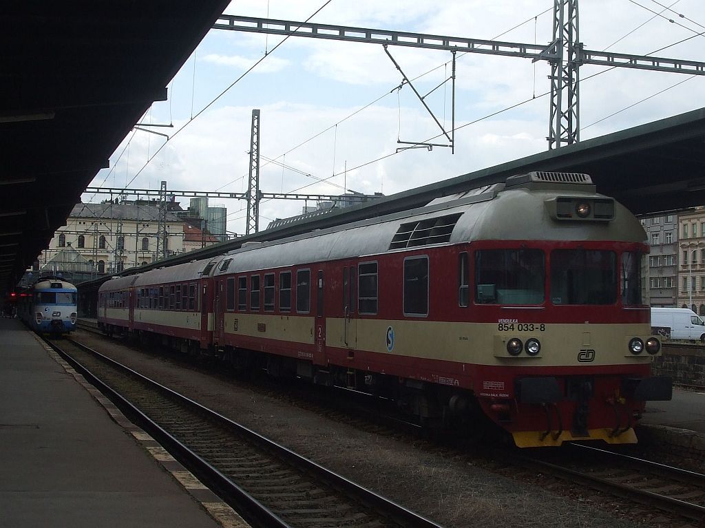 854 033 R 1292 - Praha-Masarykovo (9. 8. 2012)