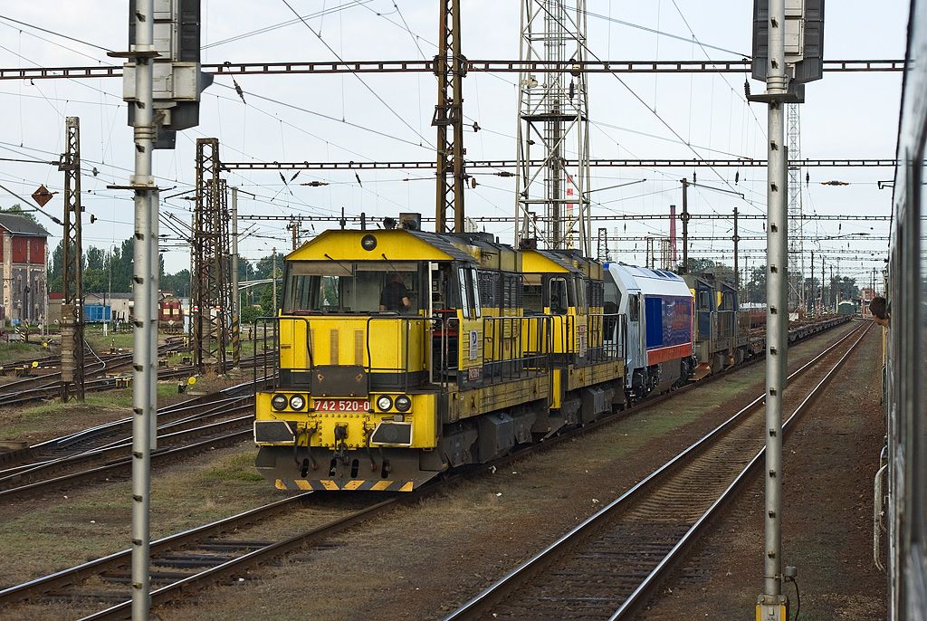 742 520-0 + 742 361-9 + Voith Maxima 30 CC + 742 521-8 + 742 + pk.742 , 12.6.2010 Pardubice hl.n.