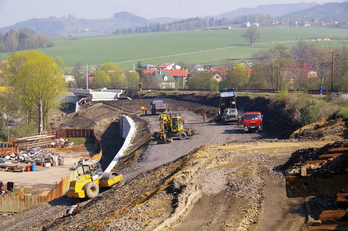 Nov nsep v oblouku se zan rychle zvedat