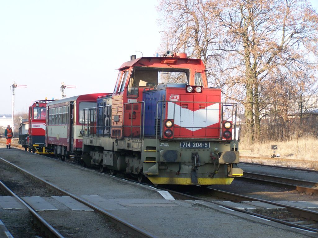 714 204-5 jako Os 24850 ped odjezdem z Moravskch Budjovic do Okek  7.3.2012(foto Pavel Valenta