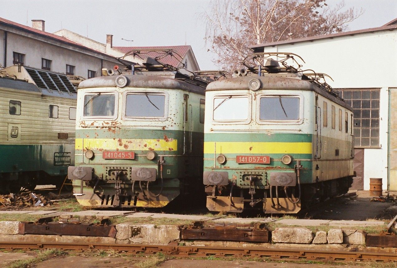 141.045 , 141.057   LD Praha TGM   18.3.1999