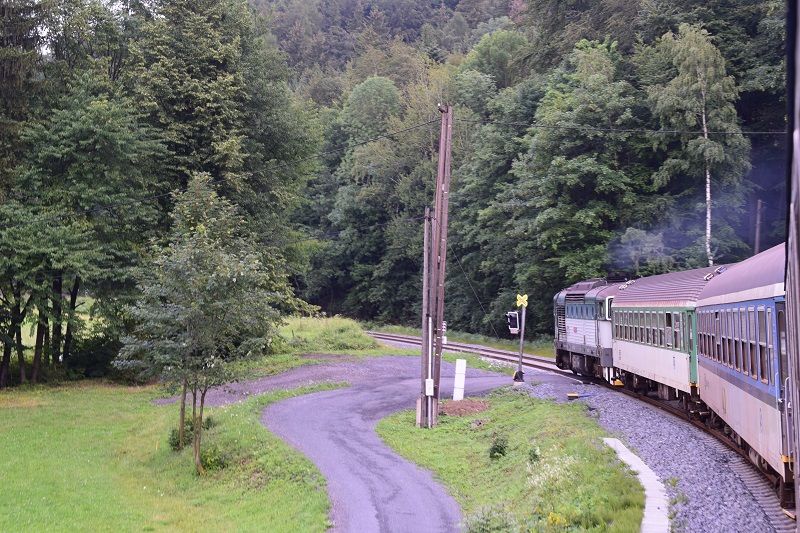 754 047-9 Os3147 na trati pod Beskydy.323,17.7.2016