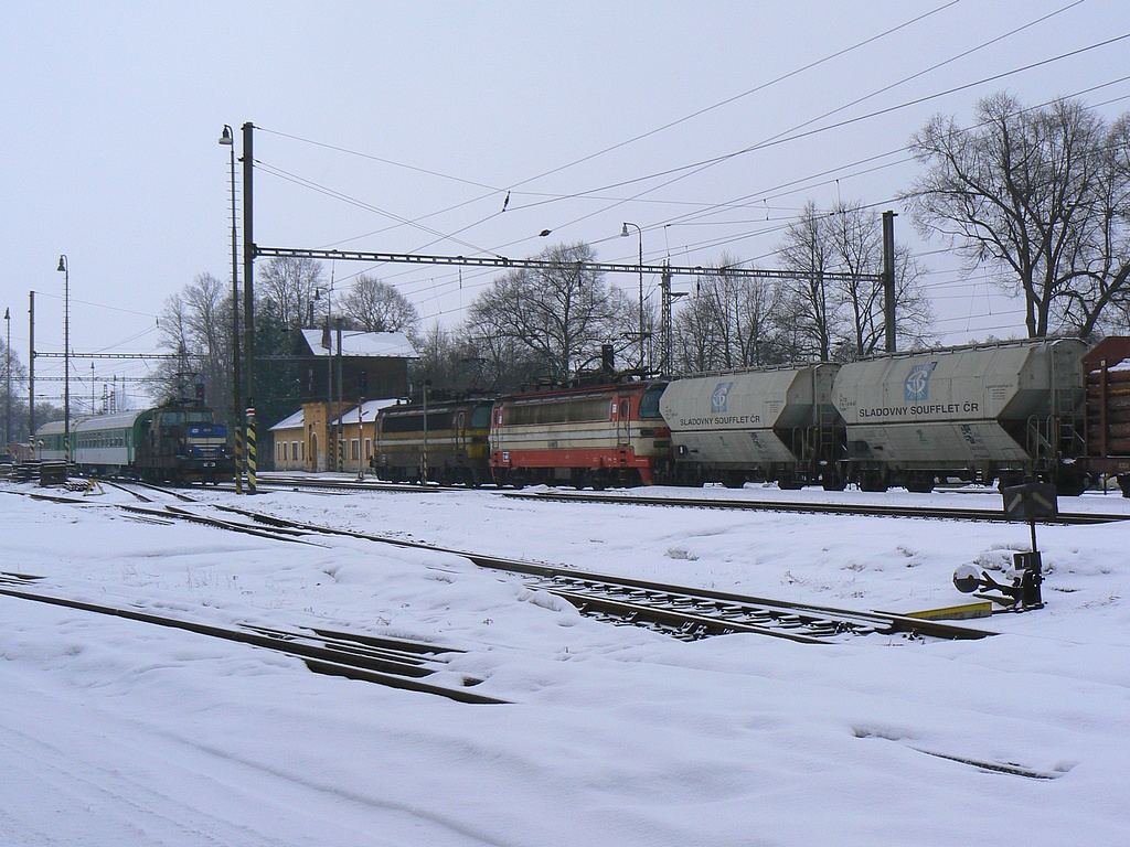 210.026 a 240.007+240.063 = Jindichv Hradec