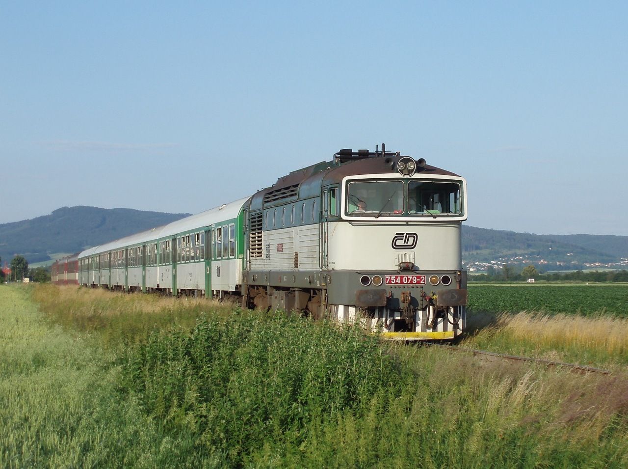 754 079-2 u Tebtic(R 1444,2.7.2006-foto:M.Nesrsta)