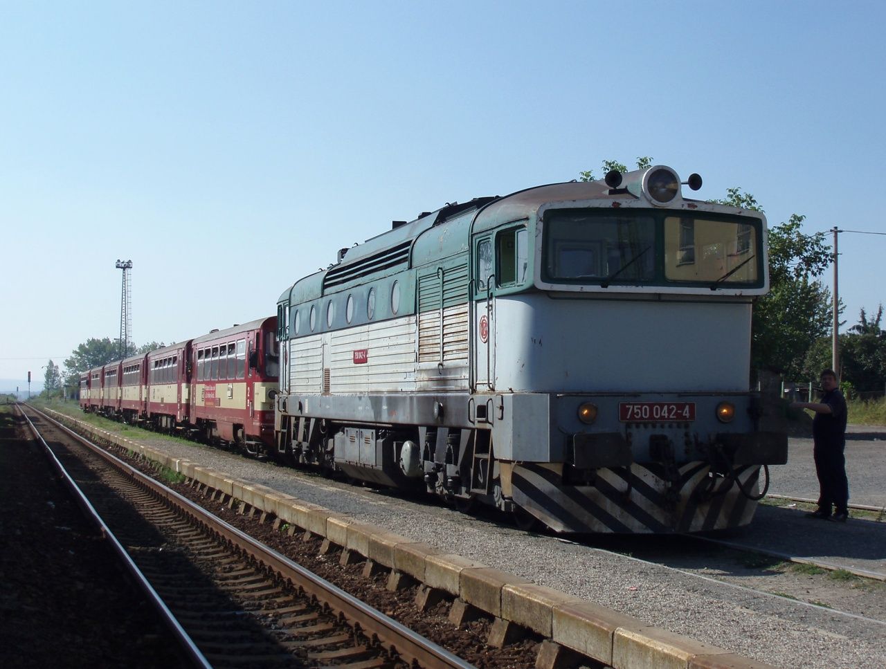 750 042-4 Holeov(p.Os 3913,22.9.2006-foto:M.Nesrsta)