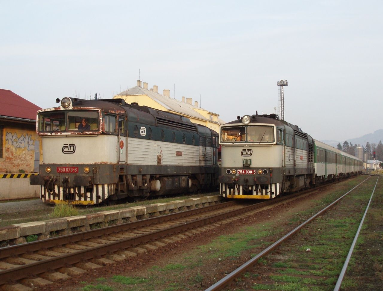 750 079-6,754 030-5 Holeov(Os 3914,Sp 1642,3.12.2006-foto:M.Nesrsta)