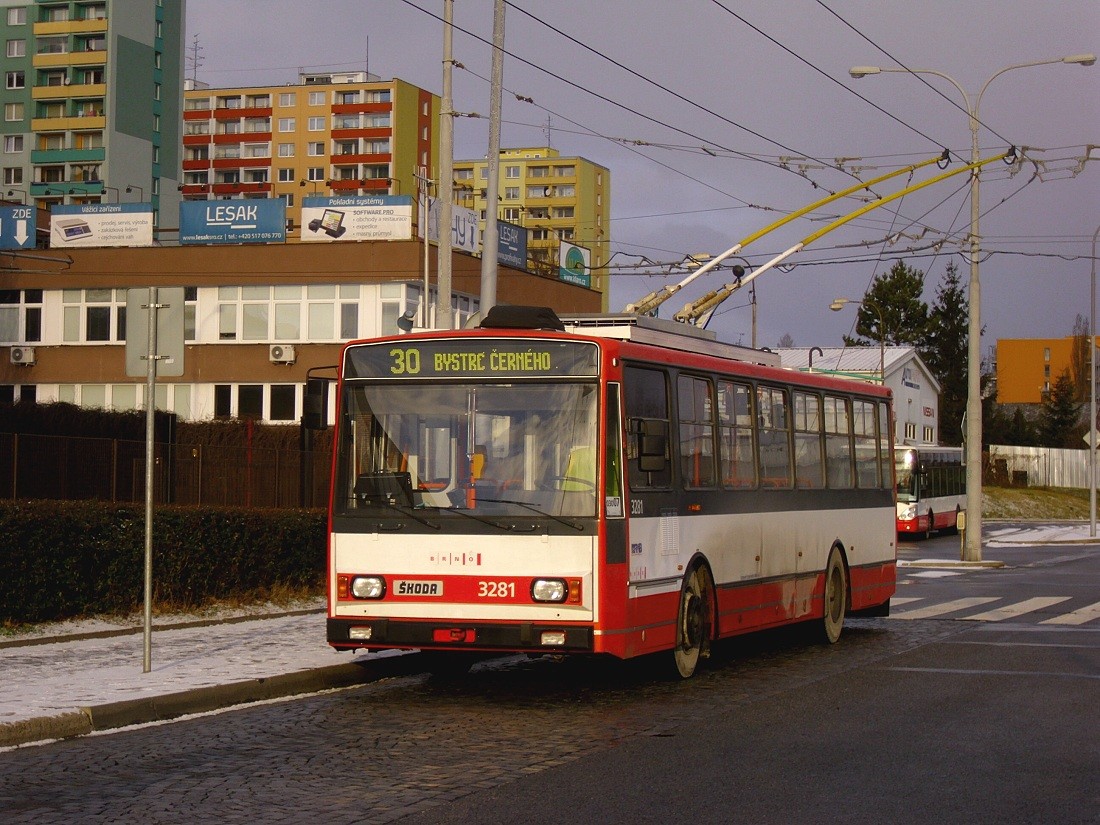 3281 stoj v Kr.Poli ped snhovou pehkou a vyhv se na slunku :-)