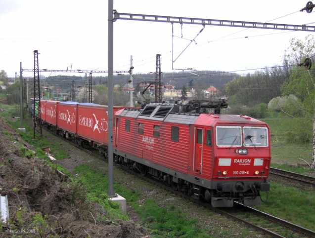 DB 180.018 s Nex z Hamburgu do Uhnvsi, (na postrku 751.364), Praha-Kyje, 24.04.