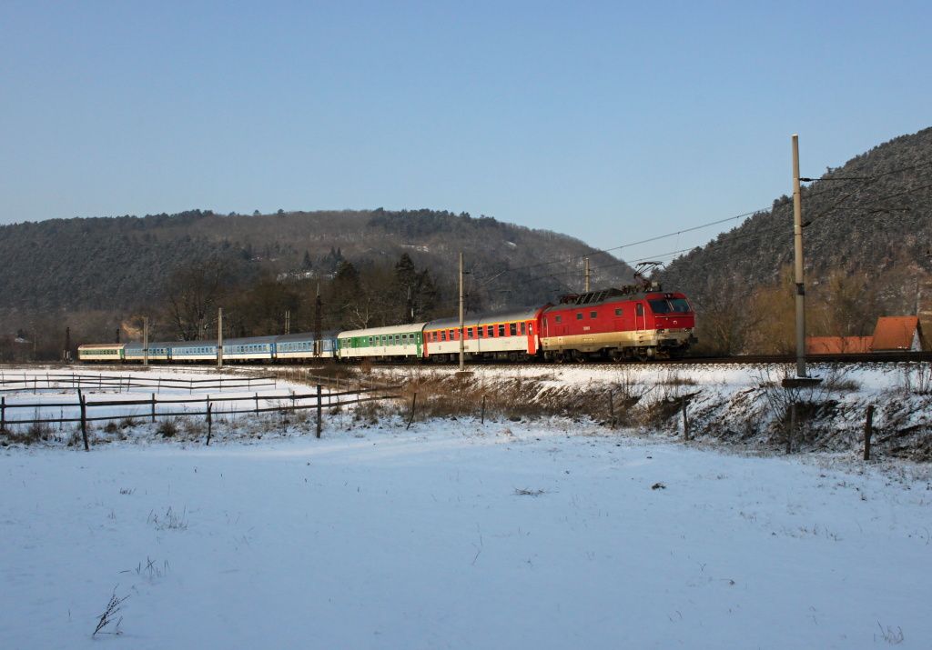 350 003 R 757 Karltejn