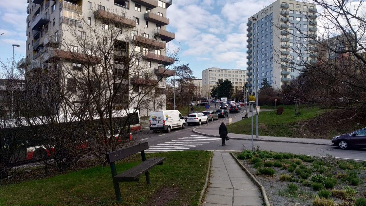 Kolona v ulici V Korytech 20.3.2019 - kilometr ped semaforem