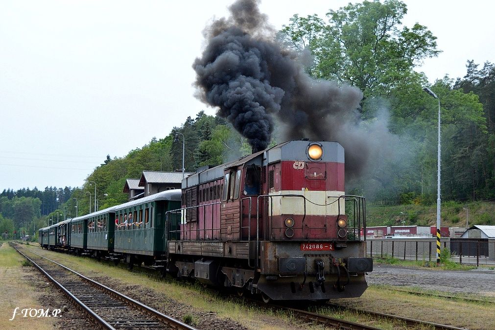 742 086 - 28.5.2016 postiinsk expres Sp 10731 v st Bl pod Bezdzem (f-Tom Pelech)