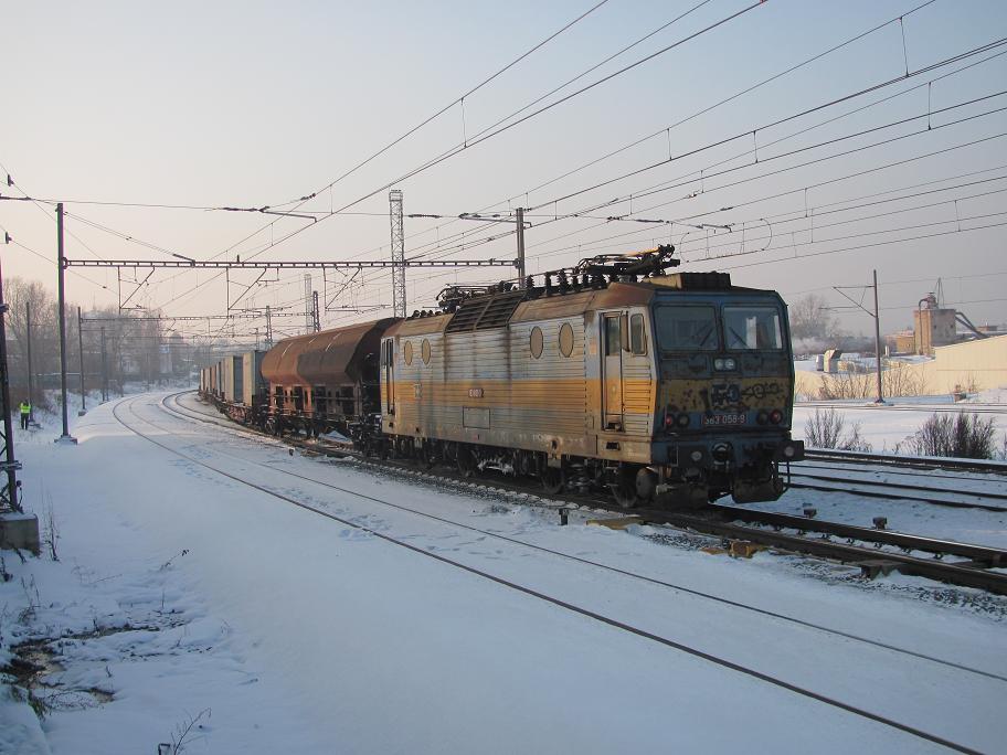 363 058 - pk. - Praha Libe - 18.12.2010.