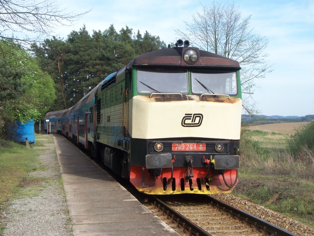 749 264-8 Po n/S.- Svrov (29.4.2012) - Os 9064