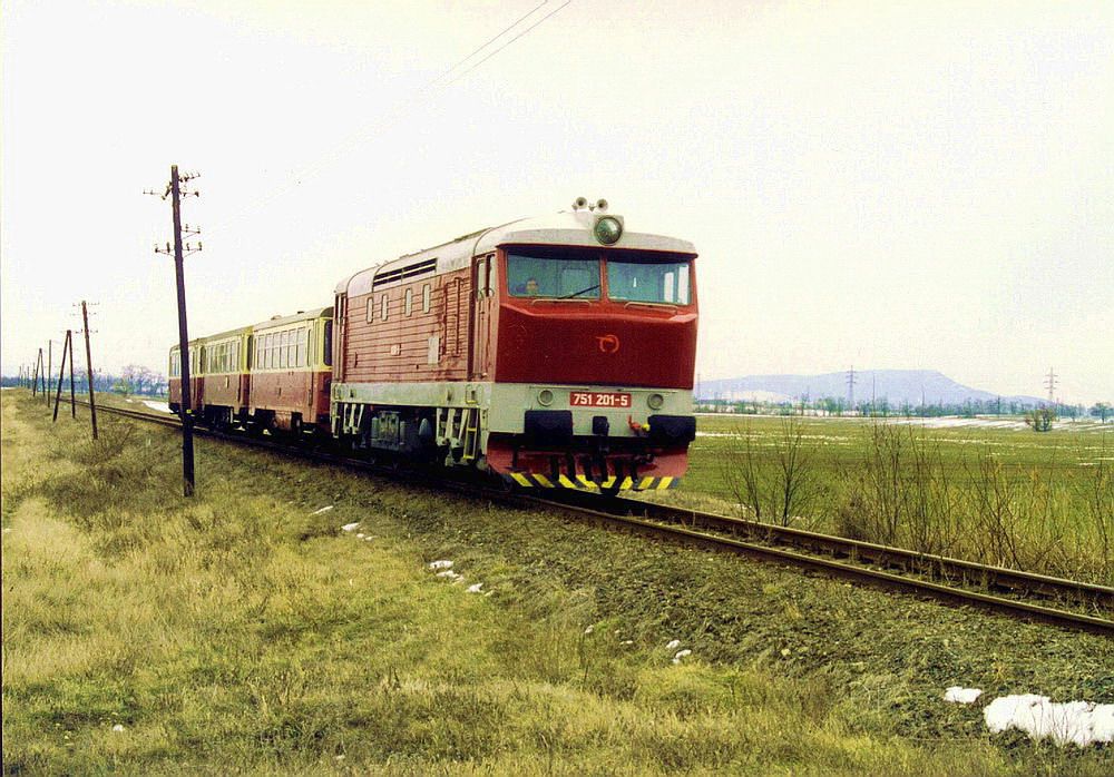 751.201 na prprahu MOs 5907 v seku trovo-Kamenn Most n/Hronom,  (2004)