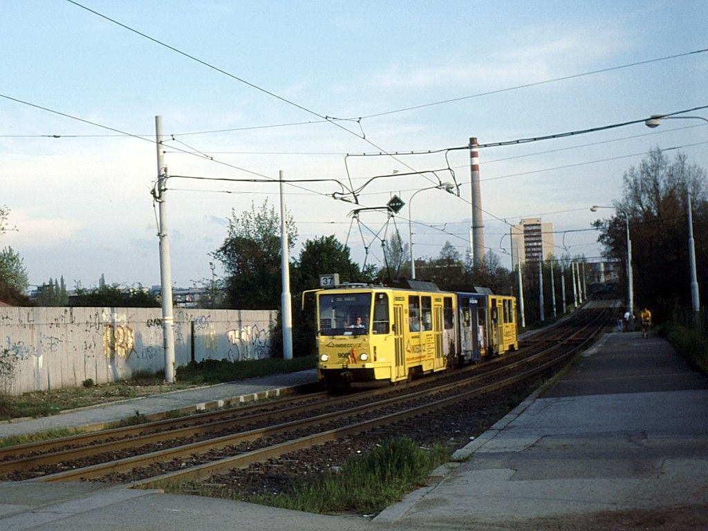 900x, 37, Trojsk, kvten 2001