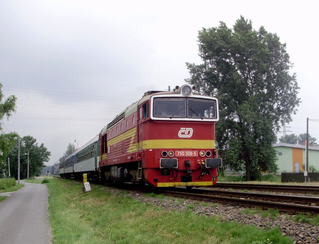 Lokomotiva 750.308, Vratimov, 5.7.2013, poseldn den nasazen, Os 3131.