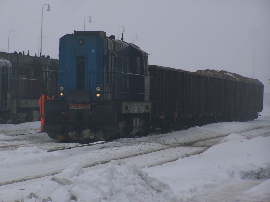 742 427-8 po ukonen brzdy v Moravskch Budjovicch 18.2.2010(foto Pavel Valenta)