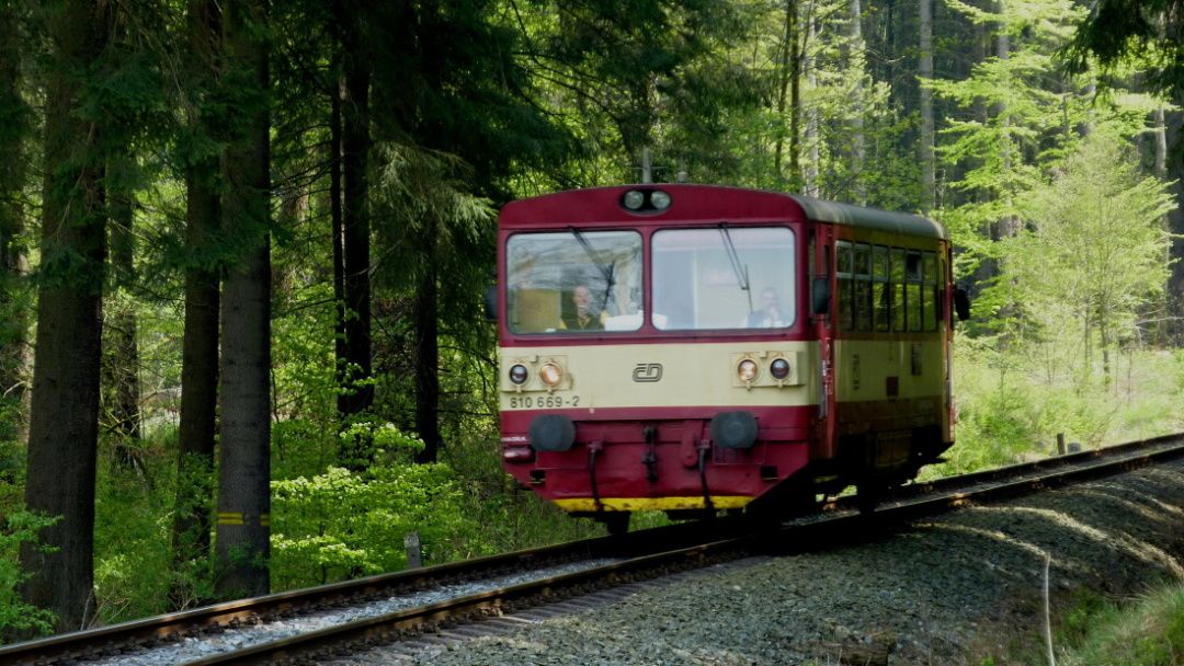 810.669-2 na Os13512 mezi Kunovem a Skrbovicemi 5. 5. 2015