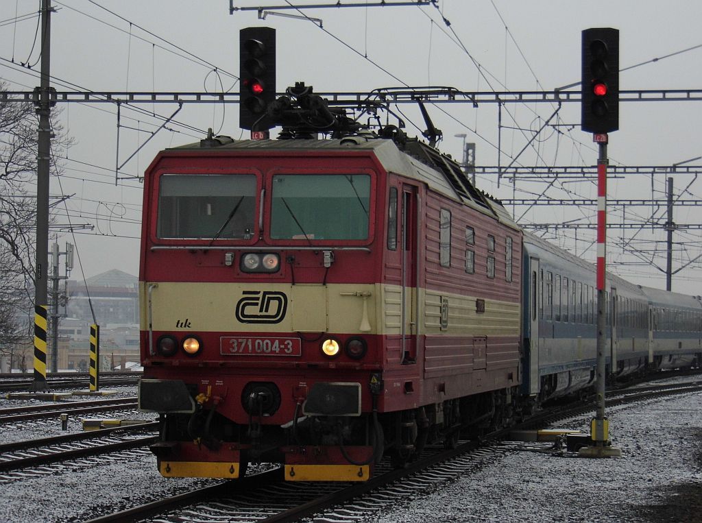 371 004 EC 171 Hungaria - Praha-hlavn (24. 1. 2014)