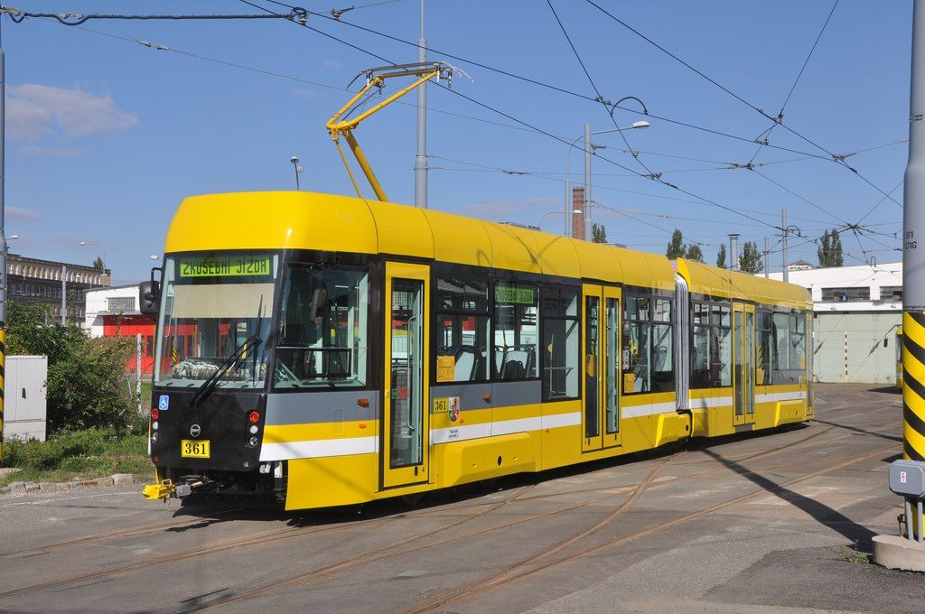 Tramvaj Vario LF 2/2 + , vozovna Slovany, Plze, 2.10.2013