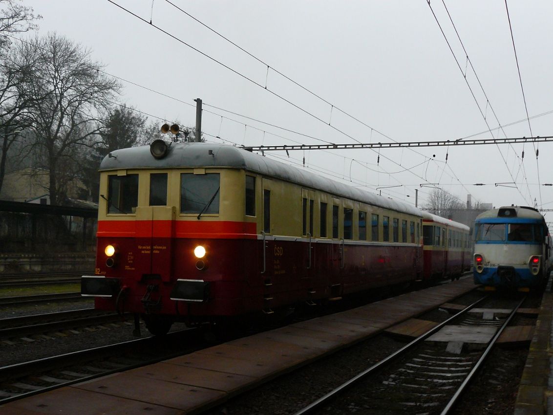 M 262.1117 a EM 475.0016 - Praha Vysoany.