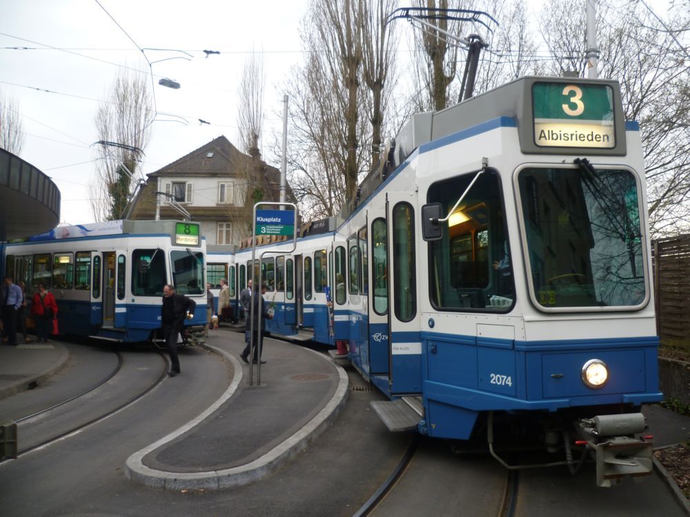 Konen Klusplatz kde je pestup na trolejbusy